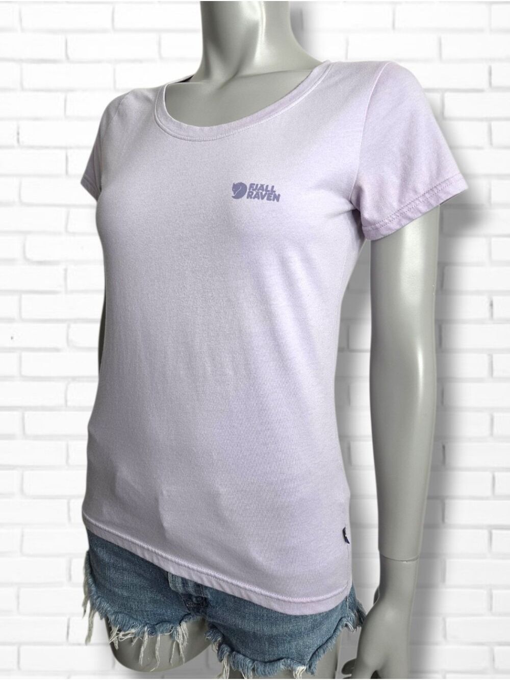 Fjallraven Size S Logo Lavender Purple Tee Shirt